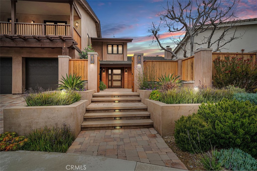 6 Twin Lakes Circle Circle, Corona Del Mar, CA 92625 — MLS #OC21074492 — photo 2 of 58