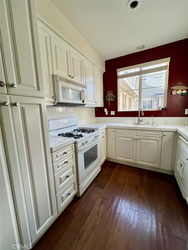 350 Flyers, Tustin, CA 92782 — MLS #OC26097091 — photo 4 of 11