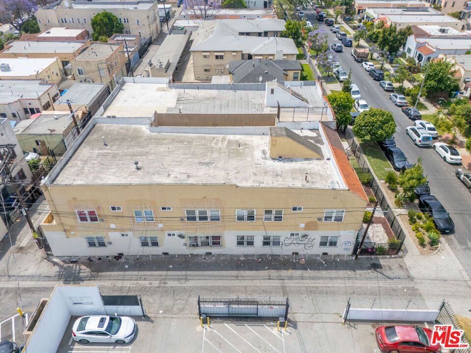 1014 W 57th Street, Los Angeles, CA 90037 — MLS #26835457 — photo 9 of 10
