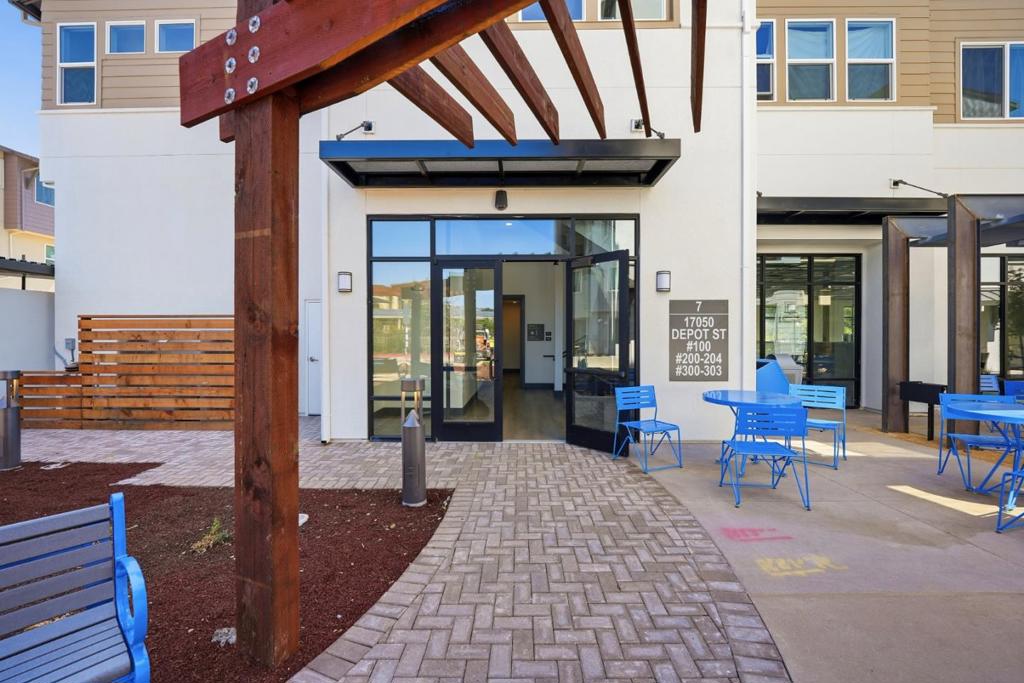 17050 Depot Street Unit 302, Morgan Hill, CA 95037 — MLS #ML82046578 — photo 2 of 22