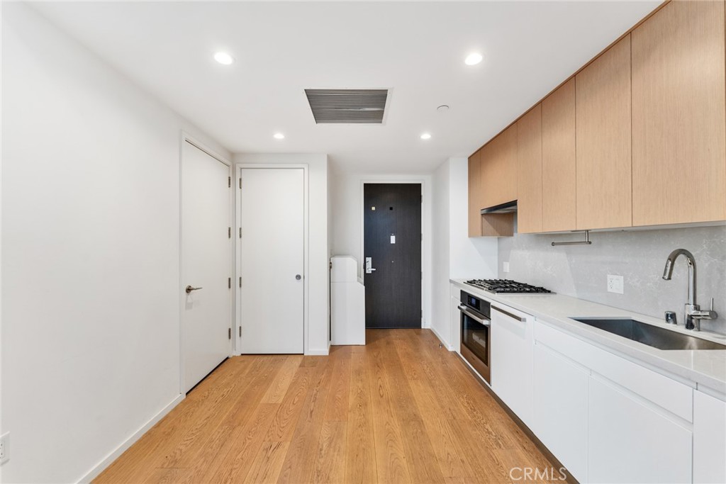 877 Francisco St Unit 805, Los Angeles, CA 90017 — MLS #TR26102986 — photo 5 of 43