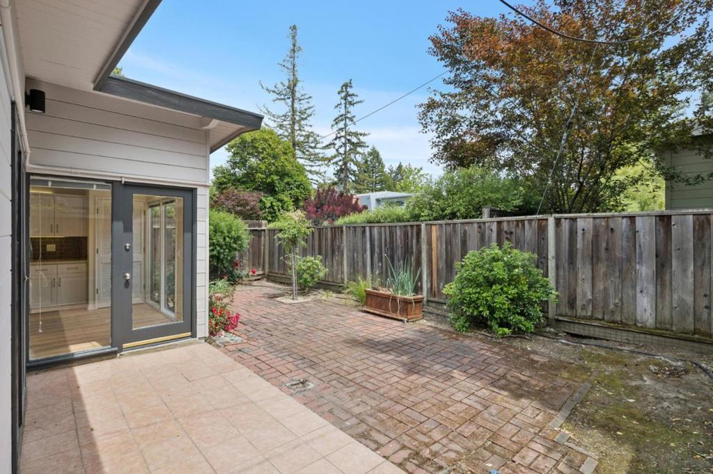 15451565 Stanford Avenue, Palo Alto, CA 94306 — MLS #ML82047211 — photo 29 of 46