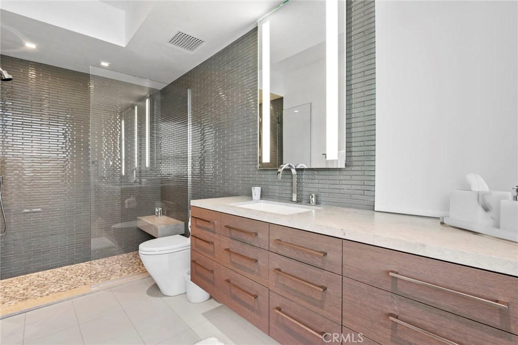 2108 E Oceanfront, Newport Beach, CA 92661 — MLS #NP24009705 — photo 20 of 26