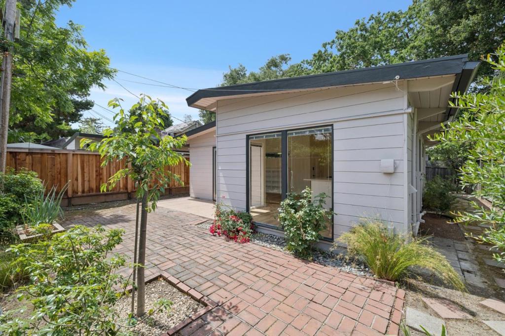 15451565 Stanford Avenue, Palo Alto, CA 94306 — MLS #ML82047211 — photo 30 of 46