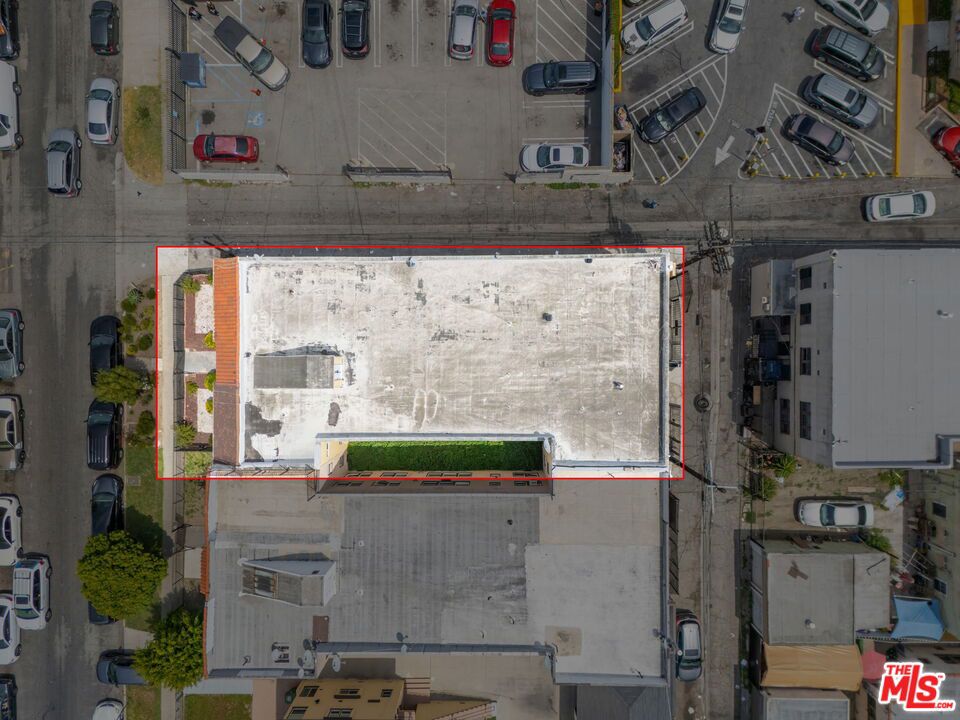 1014 W 57th Street, Los Angeles, CA 90037 — MLS #26835457 — photo 4 of 10
