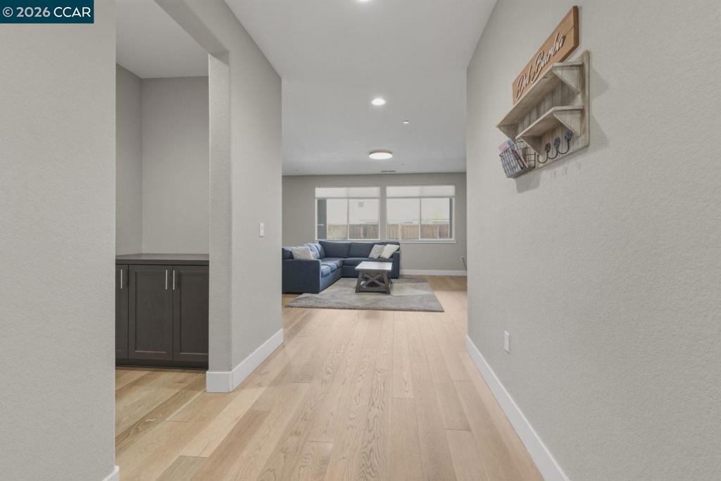 9261 Shearwater Cir, Discovery Bay, CA 94505 — MLS #41132843 — photo 3 of 45