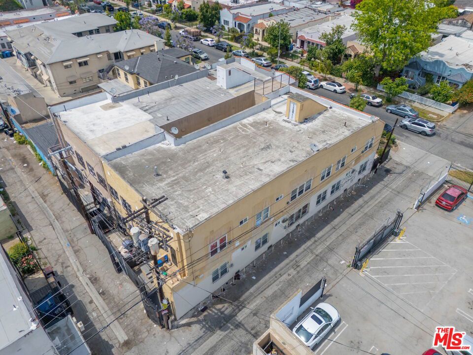 1014 W 57th Street, Los Angeles, CA 90037 — MLS #26835457 — photo 8 of 10
