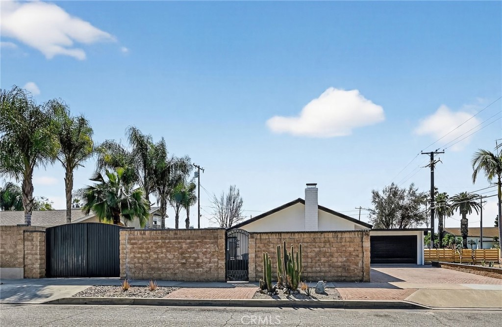 629 S Yorba, Orange, CA 92869 — MLS #OC26049237 — photo 3 of 27