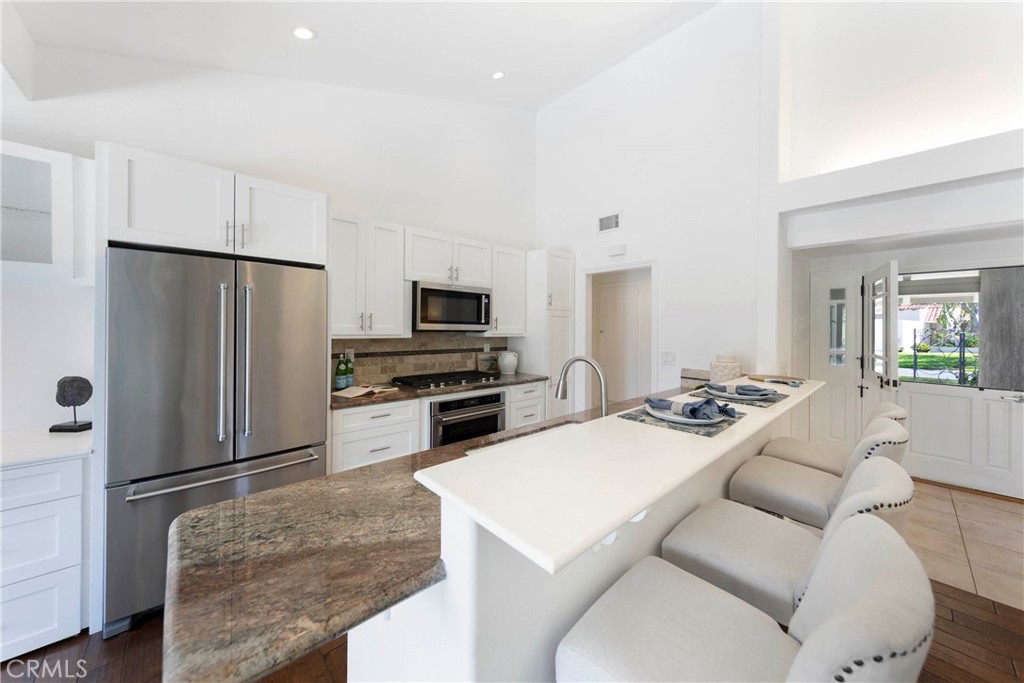 2102 Vista Entrada, Newport Beach, CA 92660 — MLS #NP26091602 — photo 10 of 32
