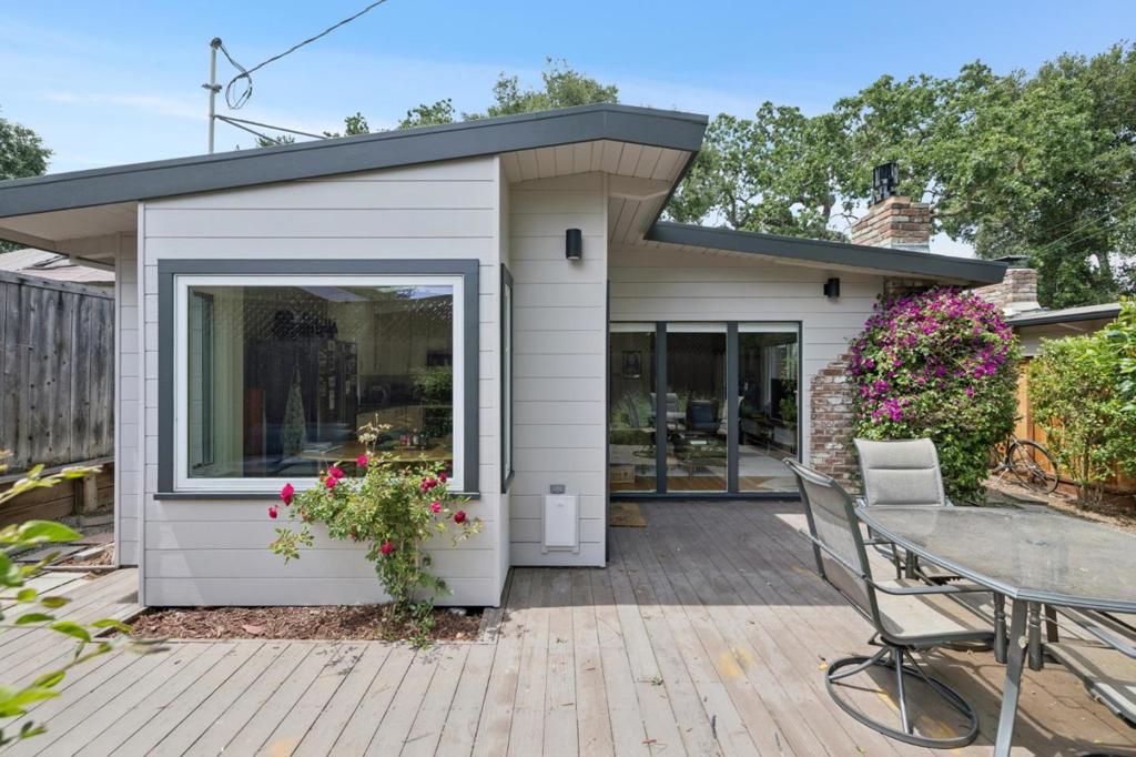 15451565 Stanford Avenue, Palo Alto, CA 94306 — MLS #ML82047211 — photo 36 of 46