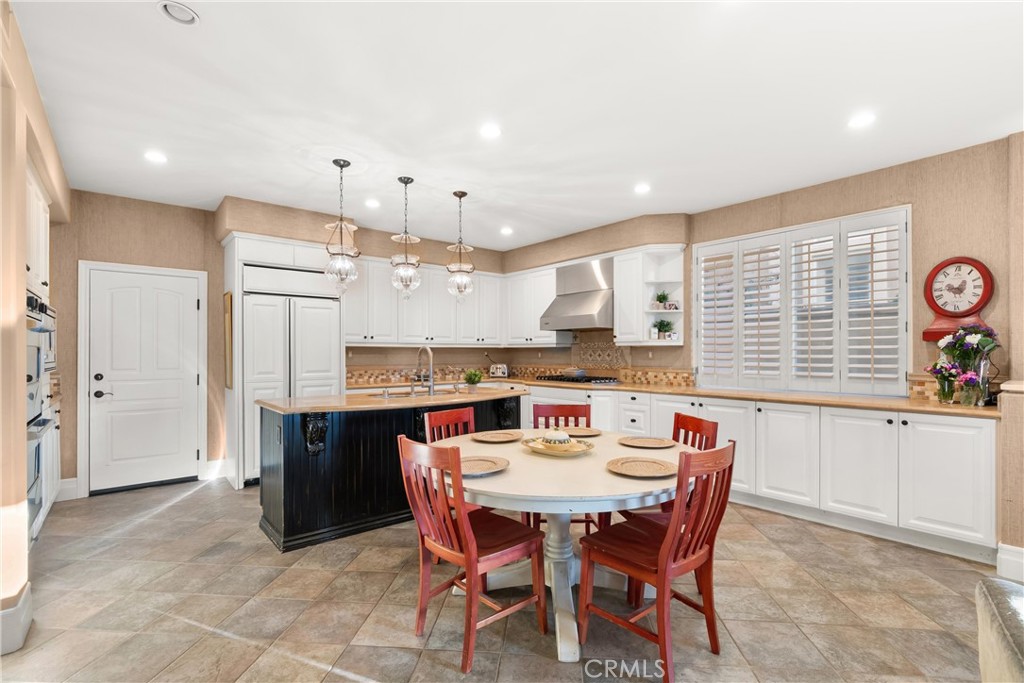 72 Victoria, Newport Beach, CA 92660 — MLS #NP26035773 — photo 13 of 29