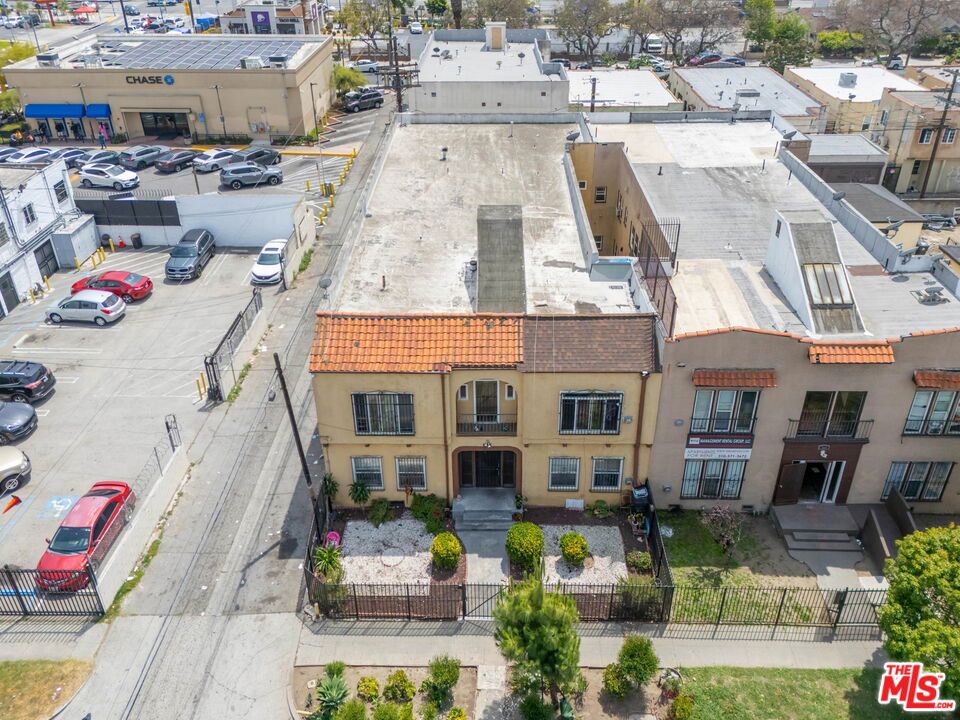 1014 W 57th Street, Los Angeles, CA 90037 — MLS #26835457 — photo 5 of 10
