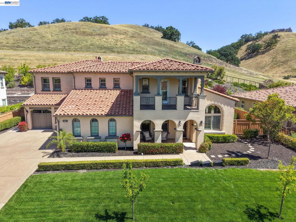 387 Golden Grass Dr, Alamo, CA 94507 — MLS #41135064 — photo 6 of 71