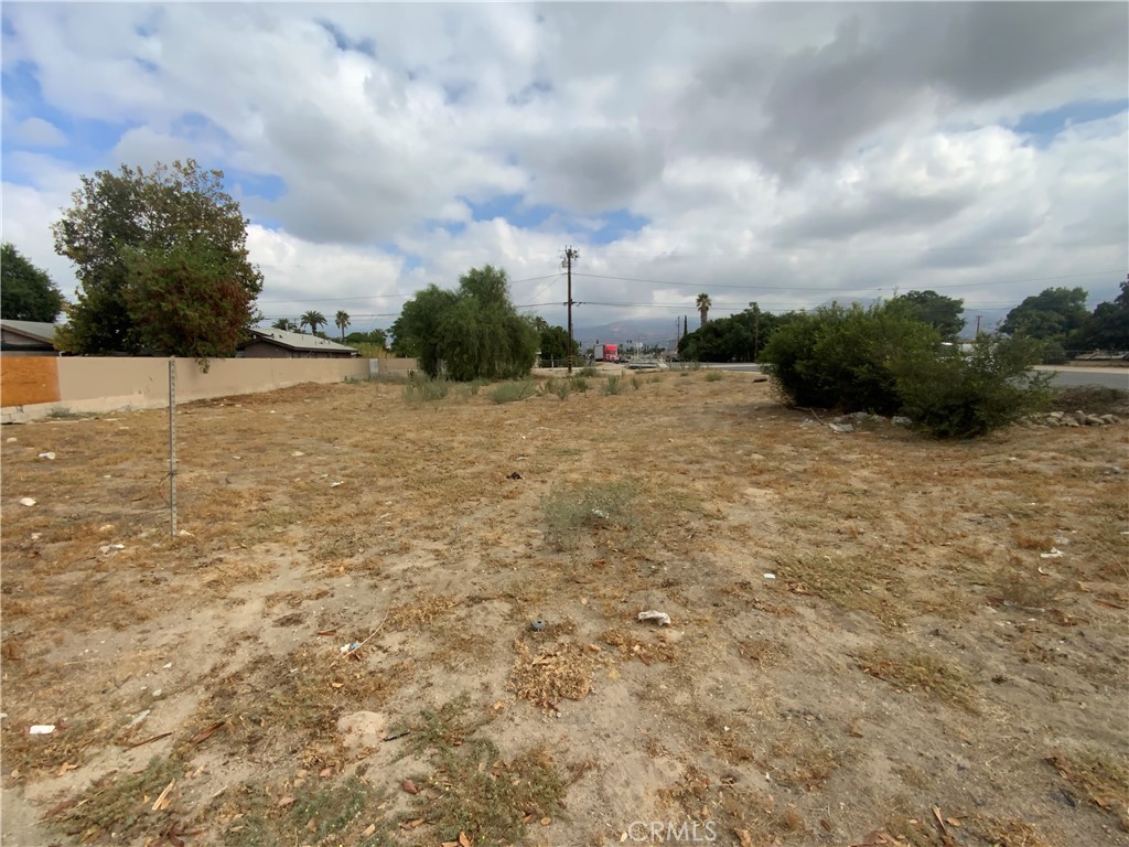25338 4th, San Bernardino, CA 92410 — MLS #IV26101690 — photo 2 of 7