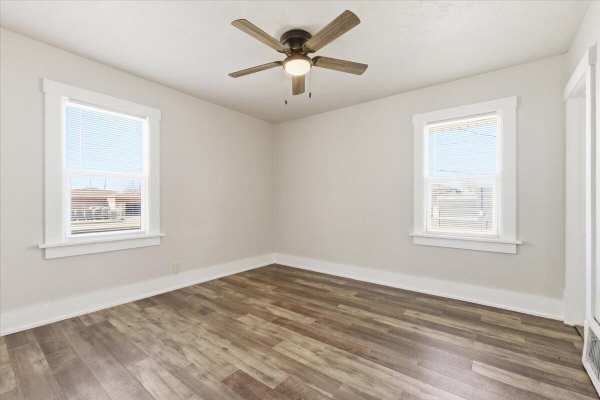 1528 Avenue B, Council Bluffs, IA 51501 — MLS #26-236 — photo 16 of 22
