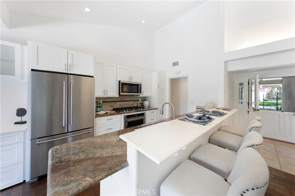 2102 Vista Entrada, Newport Beach, CA 92660 — MLS #NP26091602 — photo 14 of 36