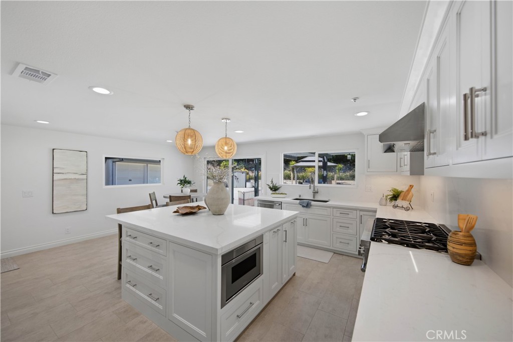 880 Avenida Acapulco, San Clemente, CA 92672 — MLS #OC26170928 — photo 6 of 58