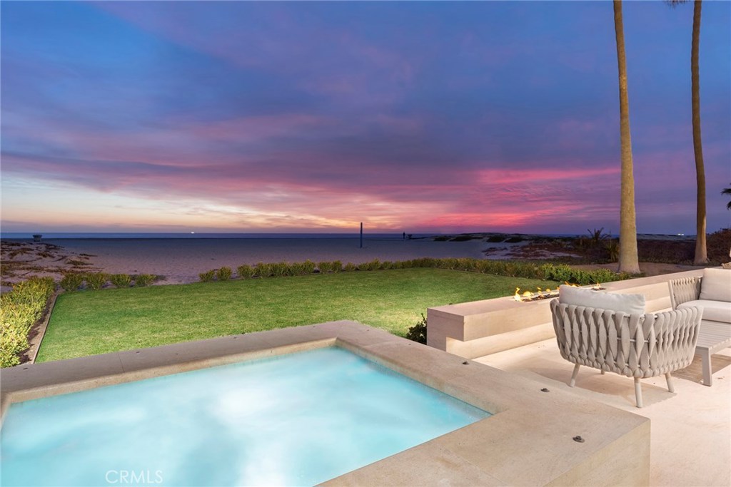 2108 E Oceanfront, Newport Beach, CA 92661 — MLS #NP24009705 — photo 11 of 26
