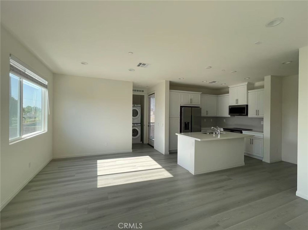 1906 N Ivory Palm Ln, Anaheim, CA 92801 — MLS #OC26112387 — photo 8 of 12