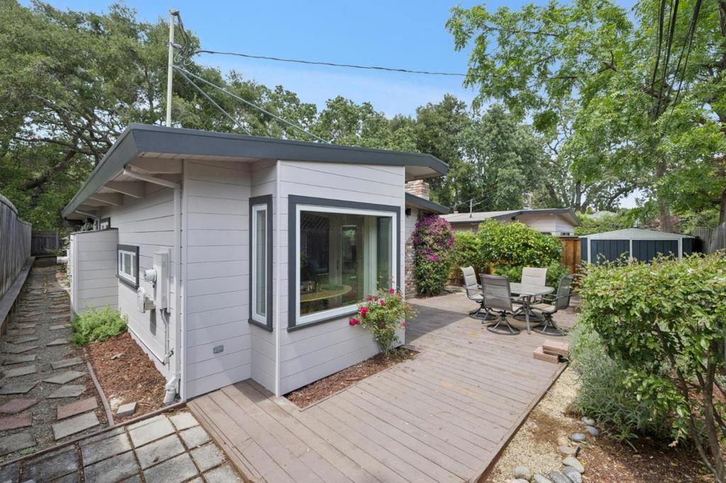 15451565 Stanford Avenue, Palo Alto, CA 94306 — MLS #ML82047211 — photo 33 of 46
