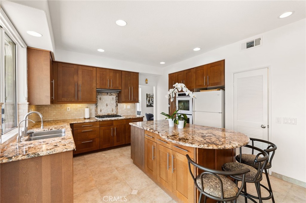 51 La Perla, Lake Forest, CA 92610 — MLS #IG26096357 — photo 8 of 44
