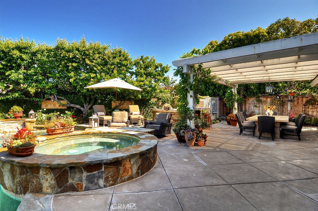 6 Twin Lakes Circle Circle, Corona Del Mar, CA 92625 — MLS #OC21074492 — photo 27 of 58