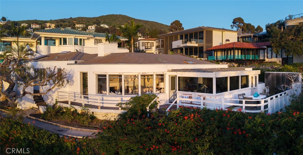 9 Emerald Bay, Laguna Beach, CA 92651 — MLS #OC26024129 — photo 3 of 9