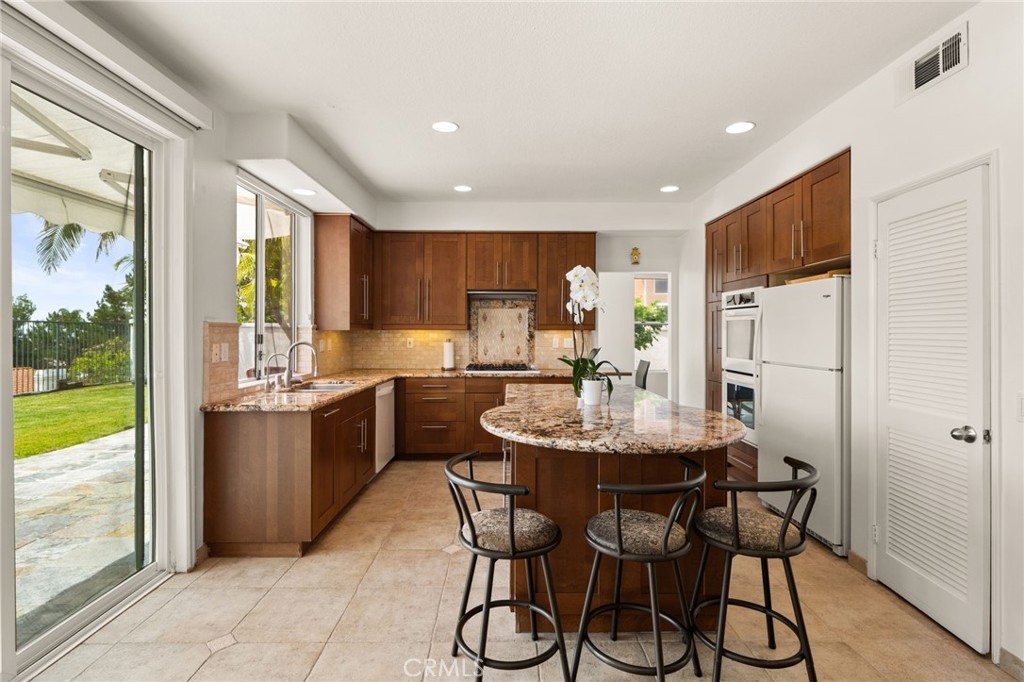 51 La Perla, Lake Forest, CA 92610 — MLS #IG26096357 — photo 9 of 44