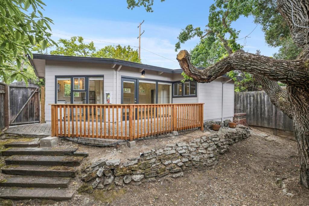 15451565 Stanford Avenue, Palo Alto, CA 94306 — MLS #ML82047211 — photo 14 of 46