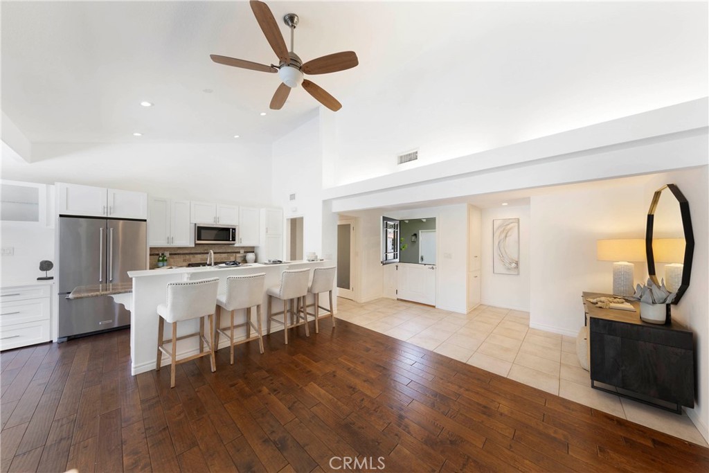 2102 Vista Entrada, Newport Beach, CA 92660 — MLS #NP26091602 — photo 9 of 36