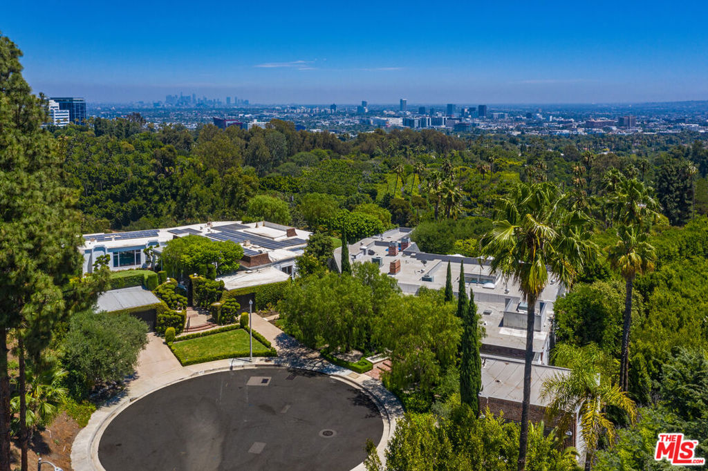 520 Stonewood Drive, Beverly Hills, CA 90210 — MLS #25568087 — photo 23 of 31