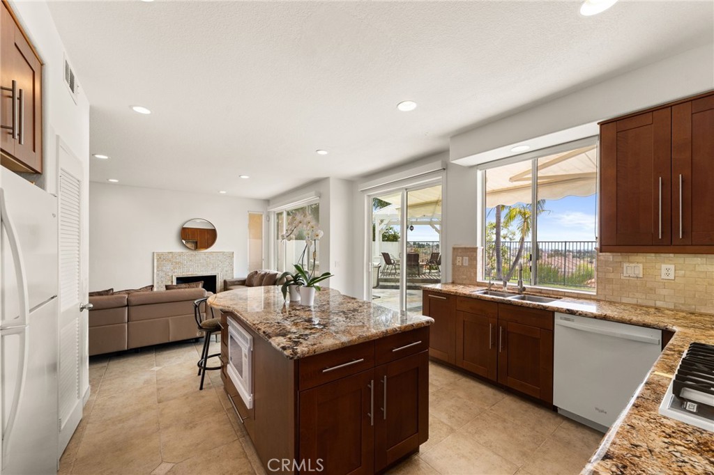 51 La Perla, Lake Forest, CA 92610 — MLS #IG26096357 — photo 12 of 44