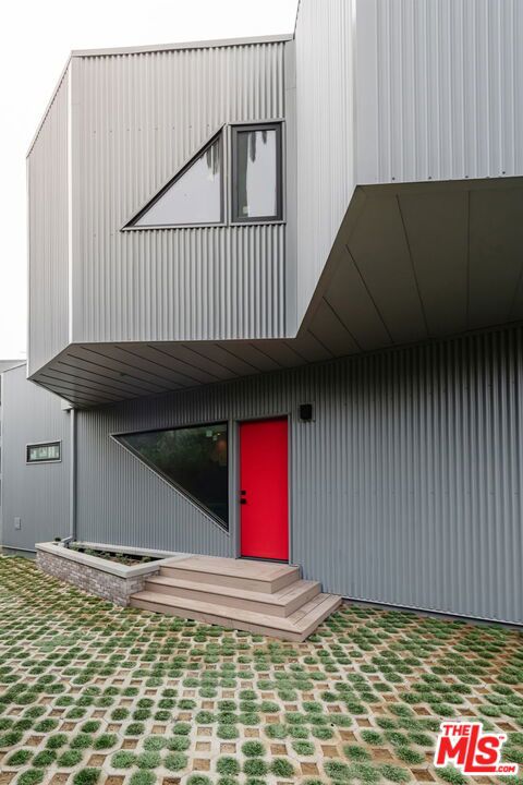 340 Indiana Ave, Venice, CA 90291 — MLS #26668013 — Main listing photo