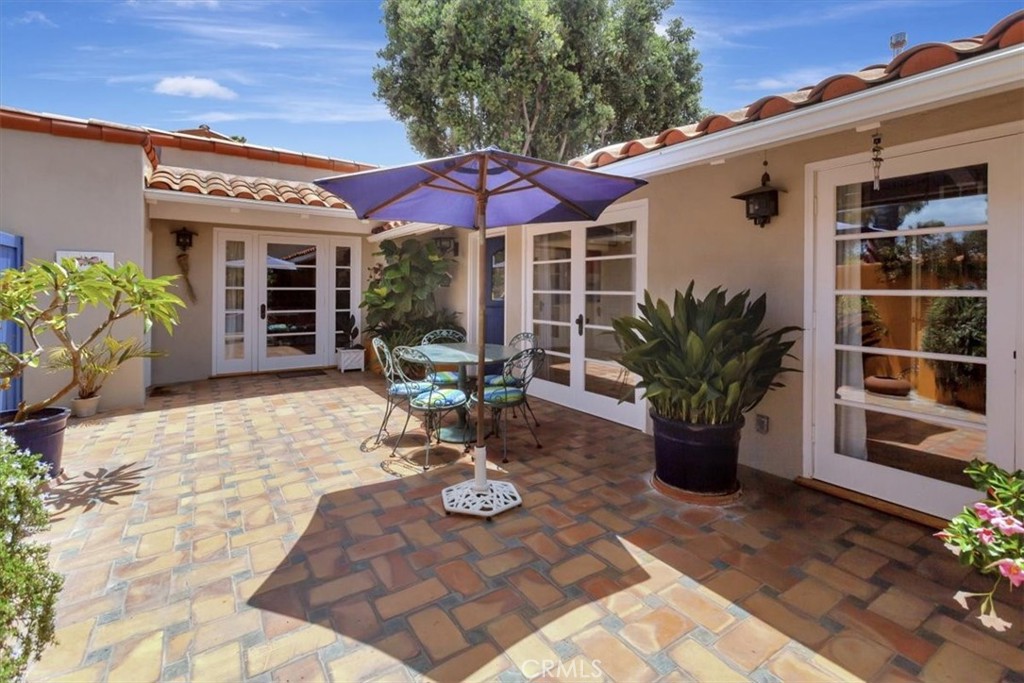 537 Vista Grande, Newport Beach, CA 92660 — MLS #NP26137040 — photo 10 of 39