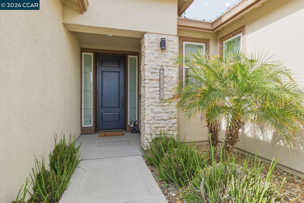9261 Shearwater Cir, Discovery Bay, CA 94505 — MLS #41132843 — photo 2 of 45