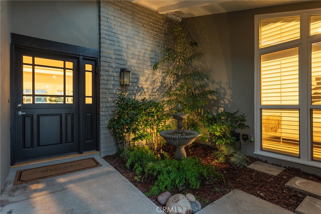 2102 Vista Entrada, Newport Beach, CA 92660 — MLS #NP26091602 — photo 2 of 36
