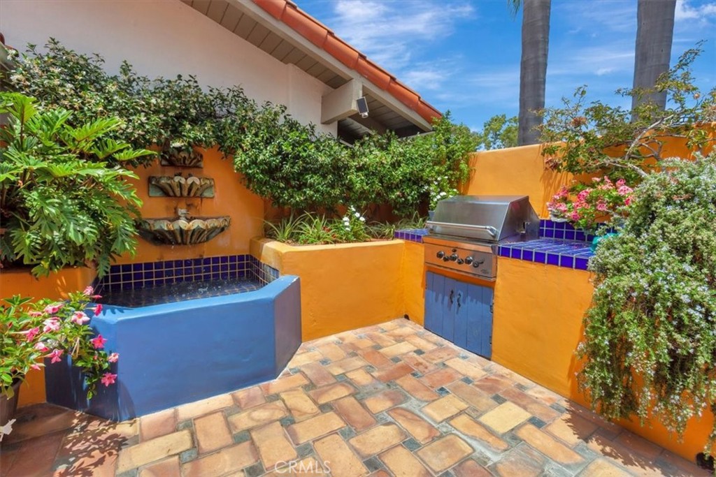 537 Vista Grande, Newport Beach, CA 92660 — MLS #NP26137040 — photo 8 of 39