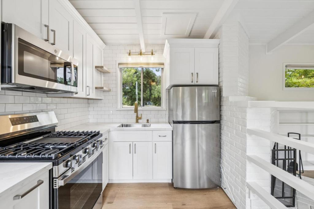 15451565 Stanford Avenue, Palo Alto, CA 94306 — MLS #ML82047211 — photo 8 of 46