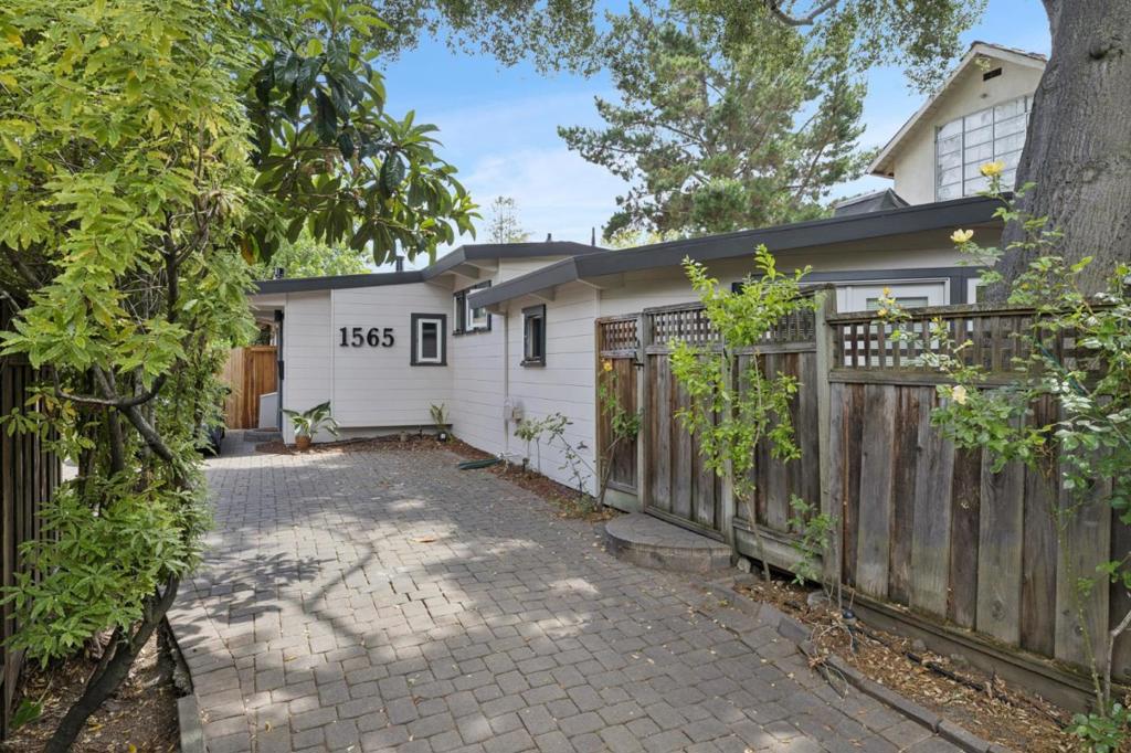15451565 Stanford Avenue, Palo Alto, CA 94306 — MLS #ML82047211 — photo 32 of 46