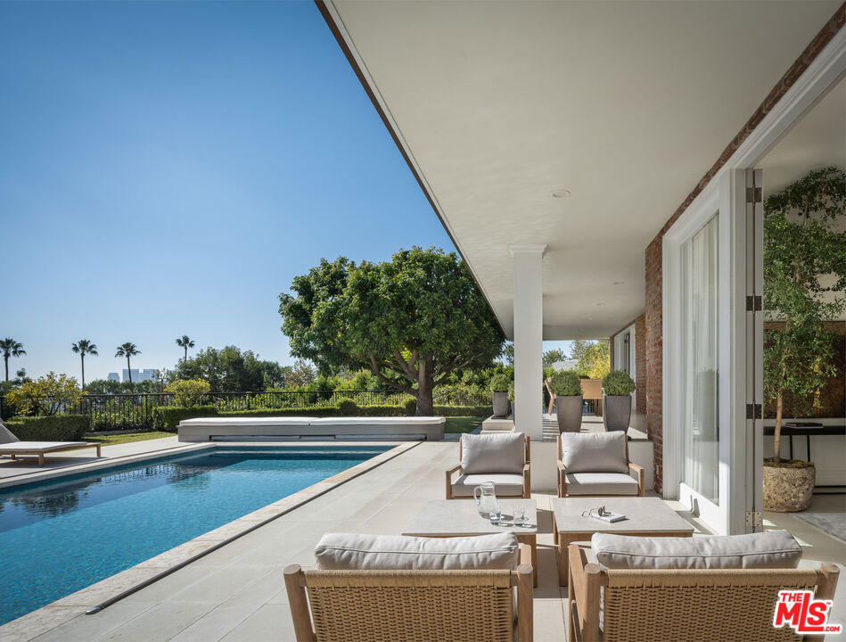 520 Stonewood Drive, Beverly Hills, CA 90210 — MLS #25568087 — photo 27 of 31