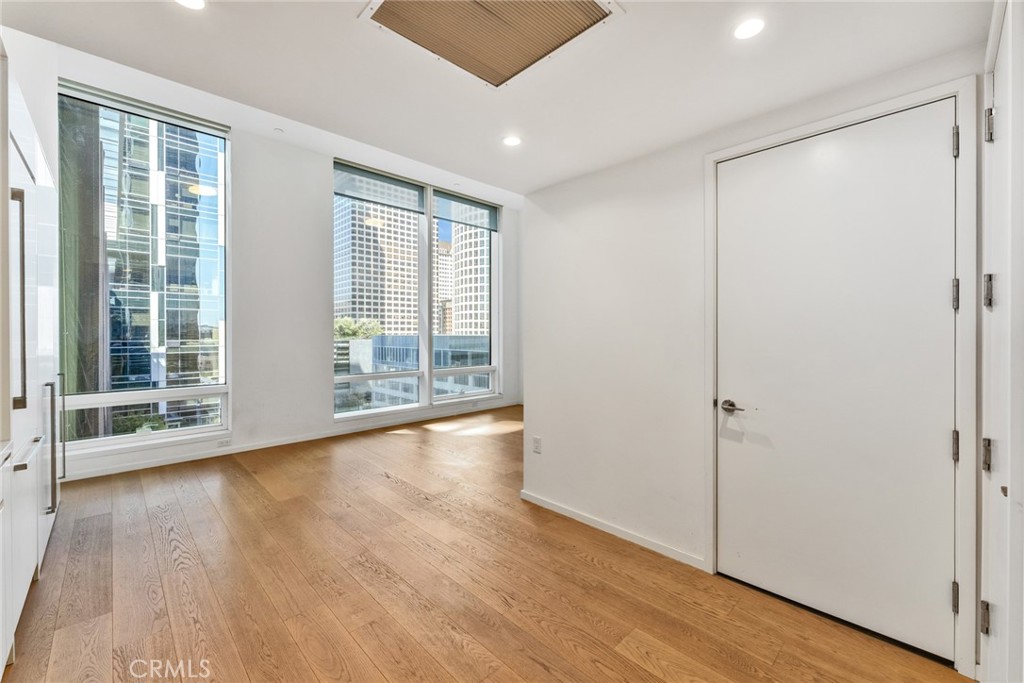 877 Francisco St Unit 805, Los Angeles, CA 90017 — MLS #TR26102986 — photo 2 of 43