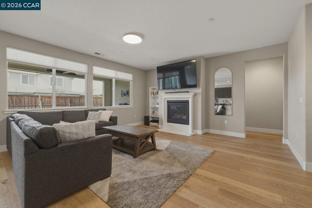 9261 Shearwater Cir, Discovery Bay, CA 94505 — MLS #41132843 — photo 6 of 45