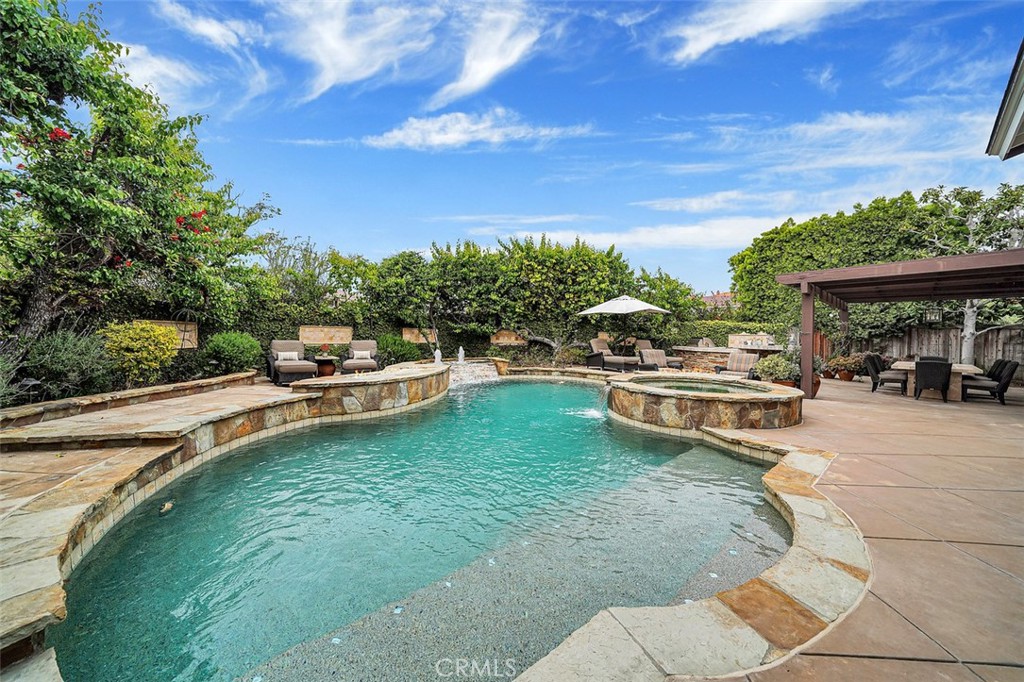 6 Twin Lakes Circle Circle, Corona Del Mar, CA 92625 — MLS #OC21074492 — photo 22 of 58