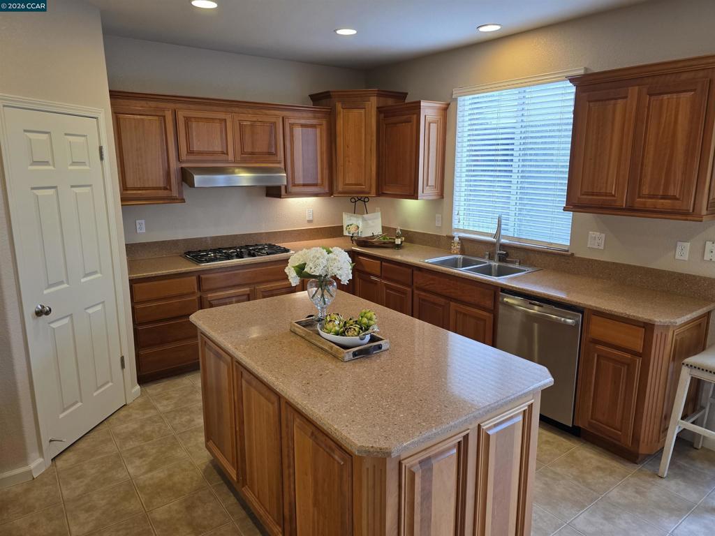 8625 Livingston Way, Discovery Bay, CA 94505-2669 — MLS #41128922 — photo 15 of 31