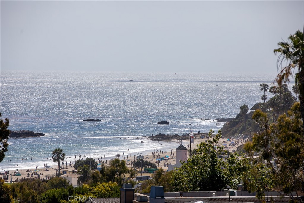 464 Bent Street Unit B, Laguna Beach, CA 92651 — MLS #LG26042035 — photo 5 of 37