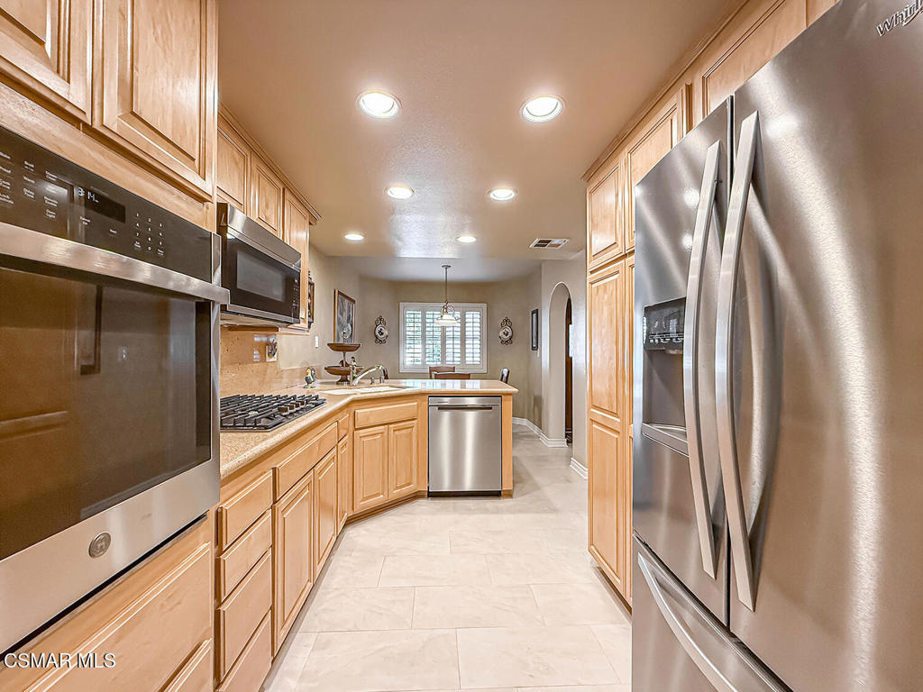 29717 Strawberry Hill Drive, Agoura Hills, CA 91301 — MLS #226002167 — photo 13 of 48