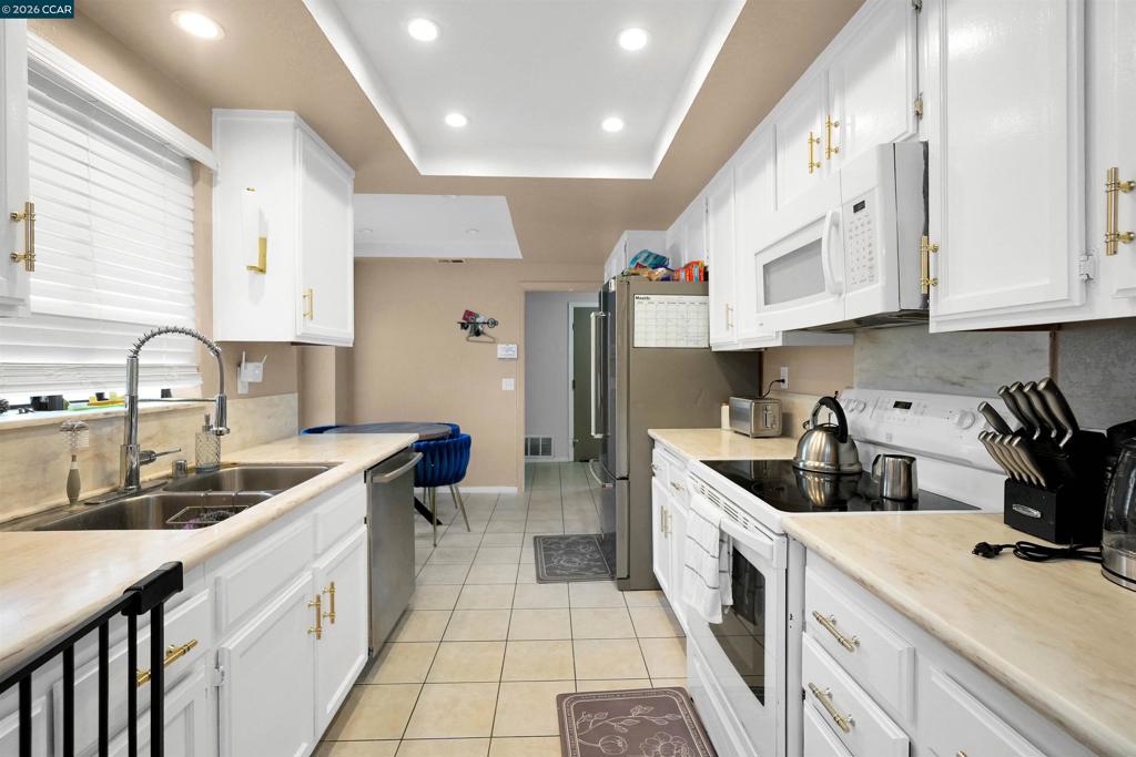 14009 Seagate Dr, San Leandro, CA 94577 — MLS #41133120 — photo 9 of 27