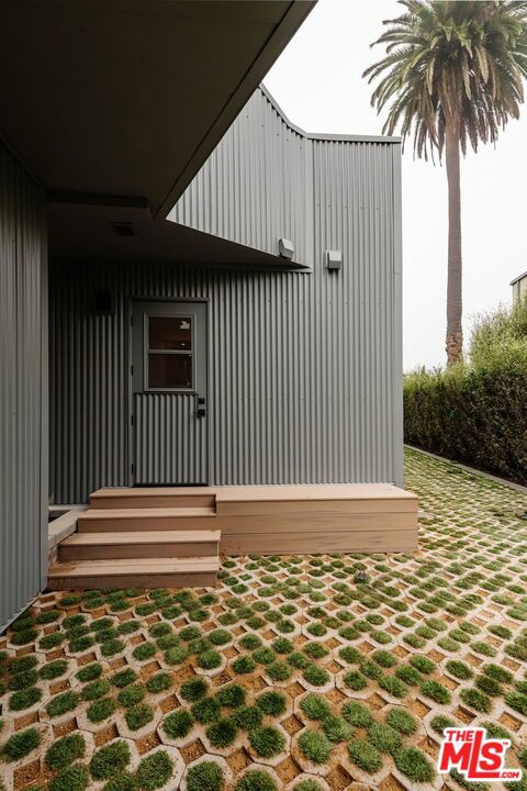 340 Indiana Ave, Venice, CA 90291 — MLS #26668013 — photo 4 of 20