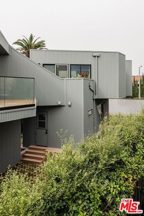340 Indiana Ave, Venice, CA 90291 — MLS #26668013 — photo 6 of 20