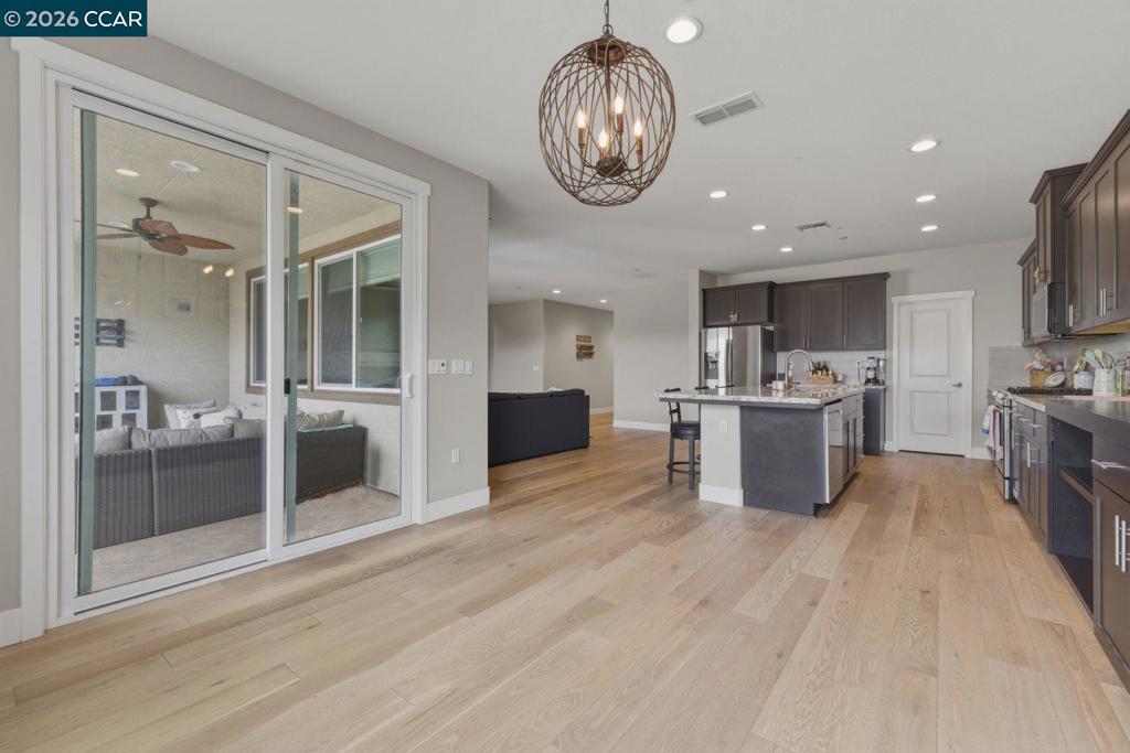 9261 Shearwater Cir, Discovery Bay, CA 94505 — MLS #41132843 — photo 12 of 45